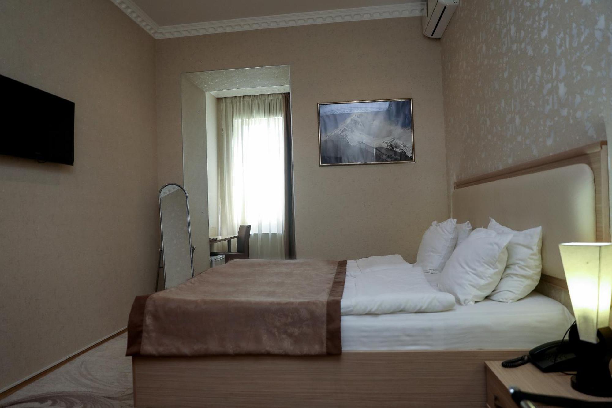 Rustaveli Palace Tbilisi Eksteriør bilde